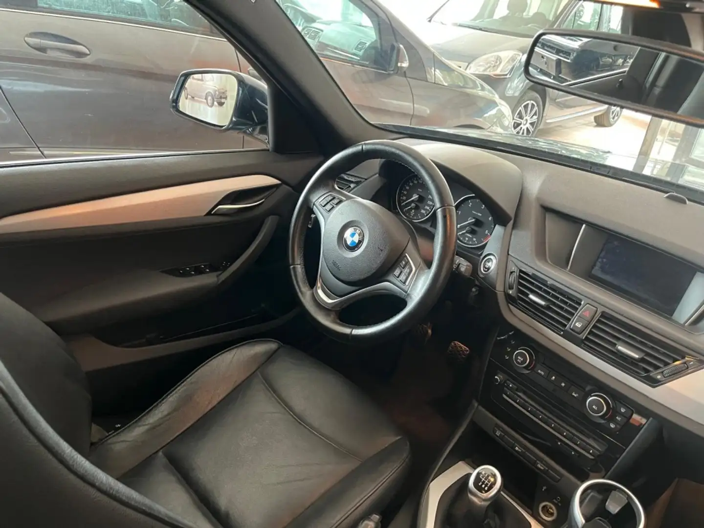 BMW X1 sDrive 18d Gris - 2