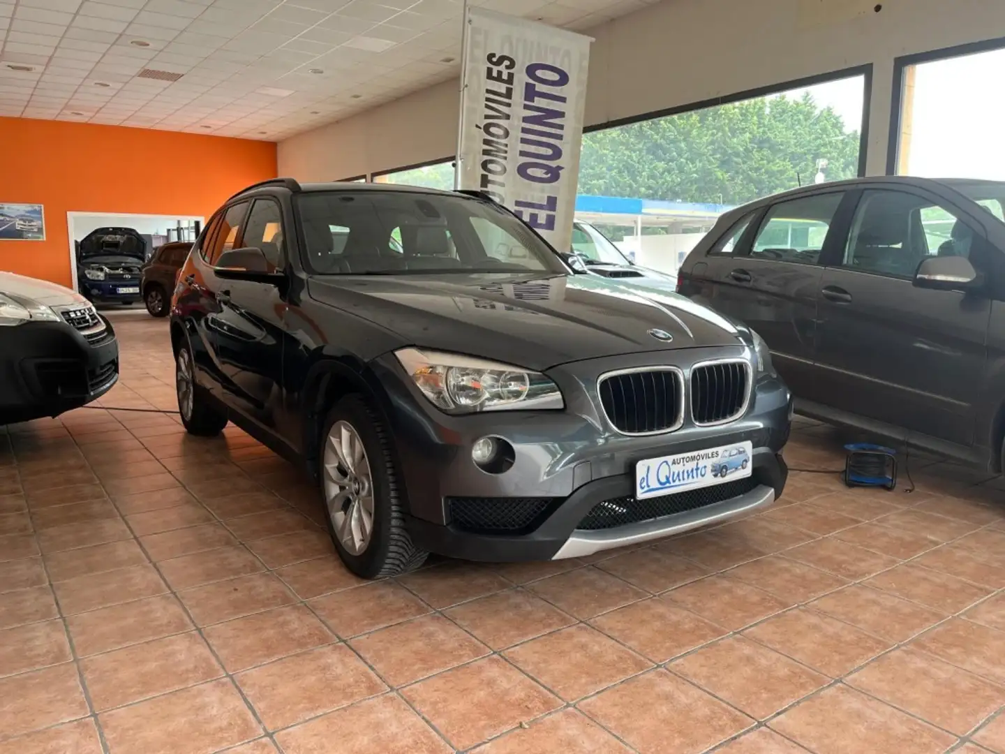 BMW X1 sDrive 18d Gris - 1