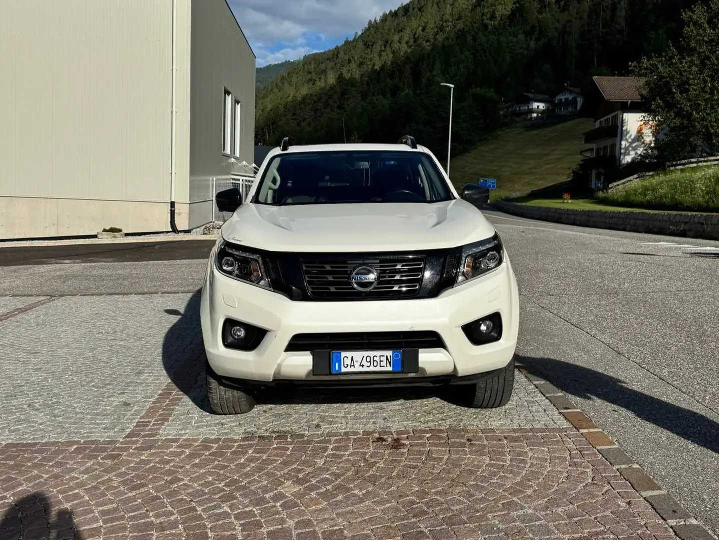 Nissan Navara III 2016 2.3 dci d.cab N-Guard 4wd 190cv Bianco - 2