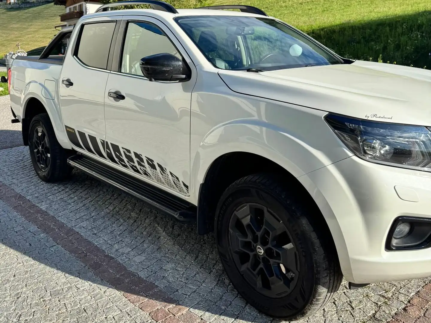 Nissan Navara III 2016 2.3 dci d.cab N-Guard 4wd 190cv Bianco - 1