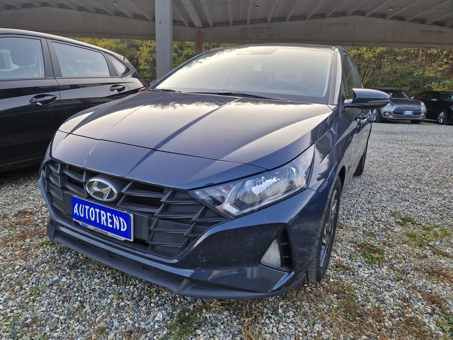 Hyundai i20 i20 1.2 Connectline Gpl Grau - 1