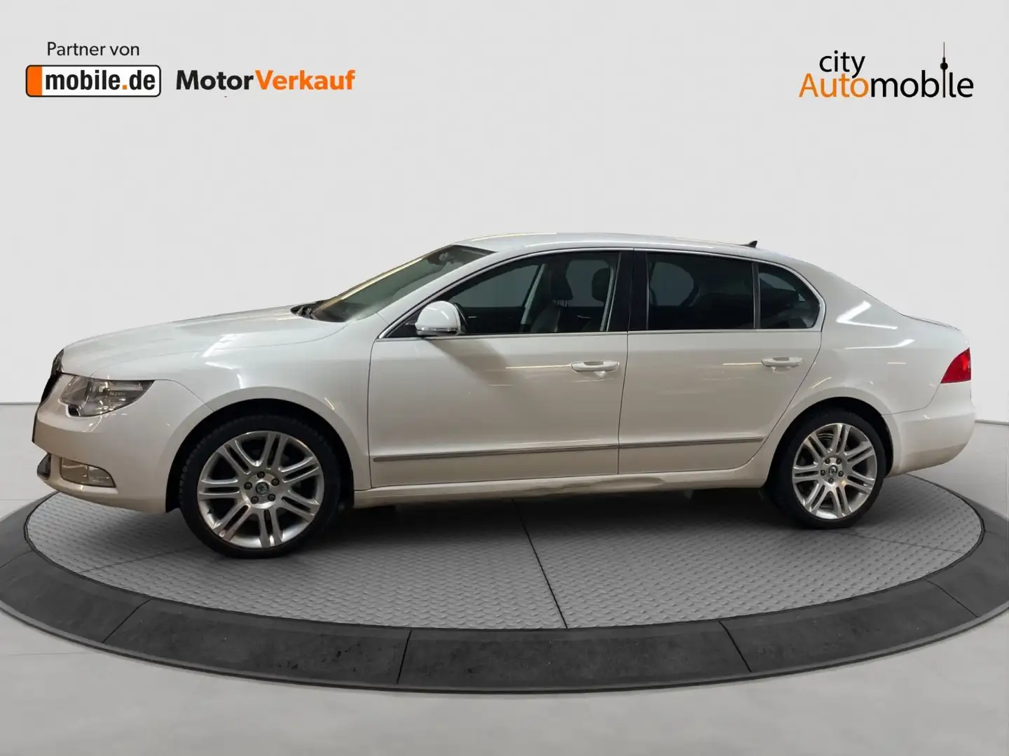Skoda Superb Elegance/RS-Line/Alcantara/Bi-Xenon/SHZ Weiß - 2