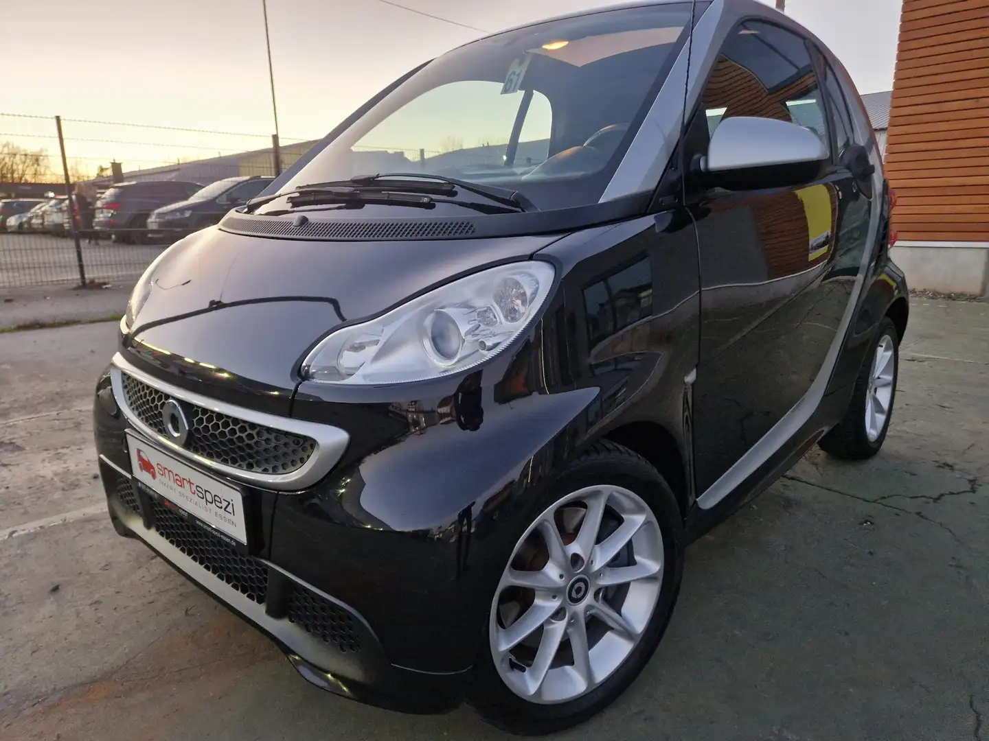 smart forTwo AUTOMATIK,KLIMA,SERVO,SITZH,NAVI INSP+TÜV NEU Schwarz - 1