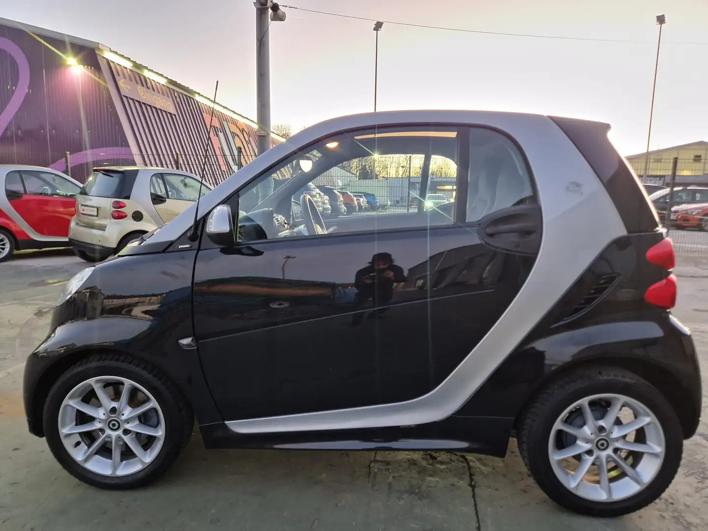 smart forTwo AUTOMATIK,KLIMA,SERVO,SITZH,NAVI INSP+TÜV NEU Schwarz - 2