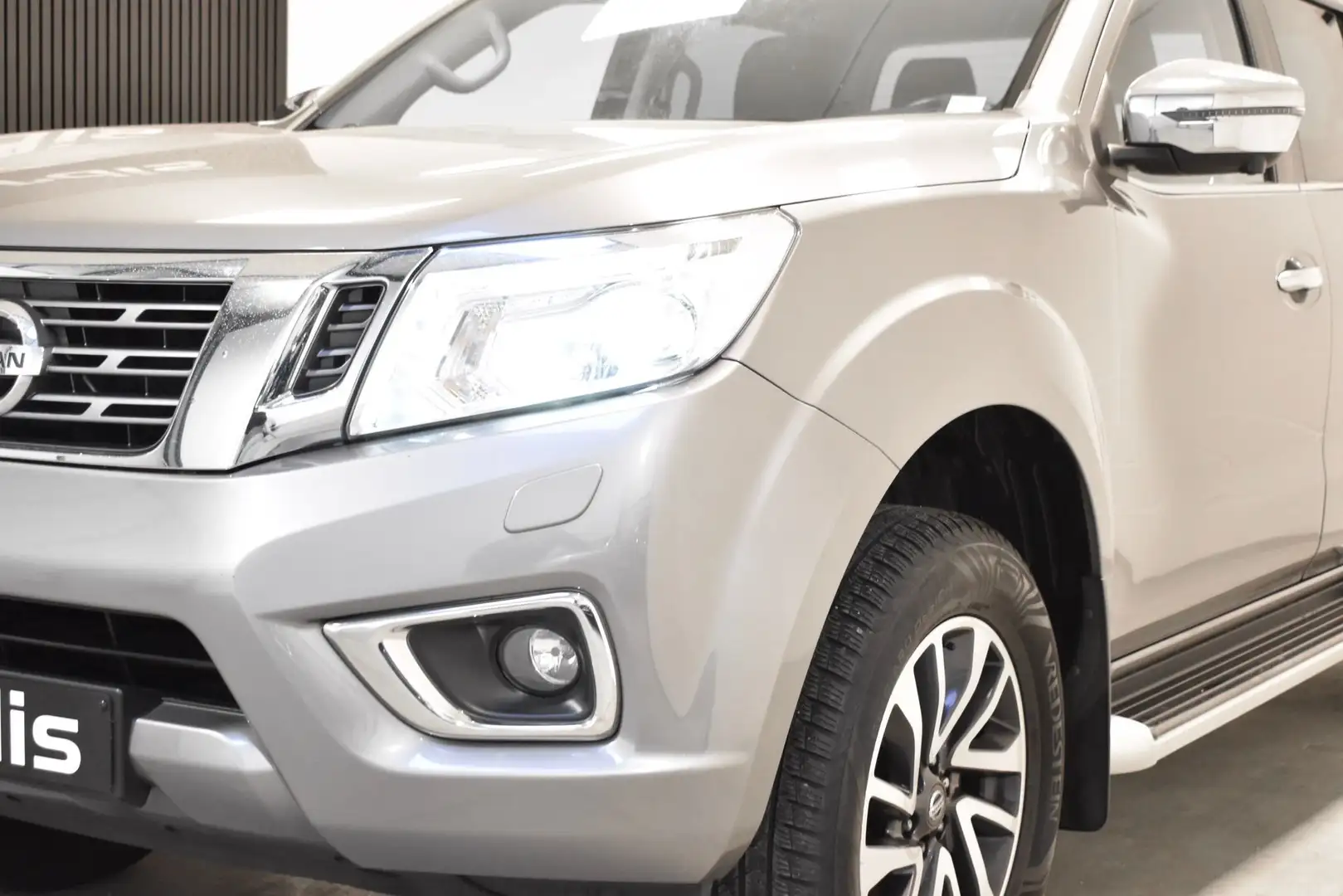Nissan Navara 2.5 dCi 4x4 Gris - 2