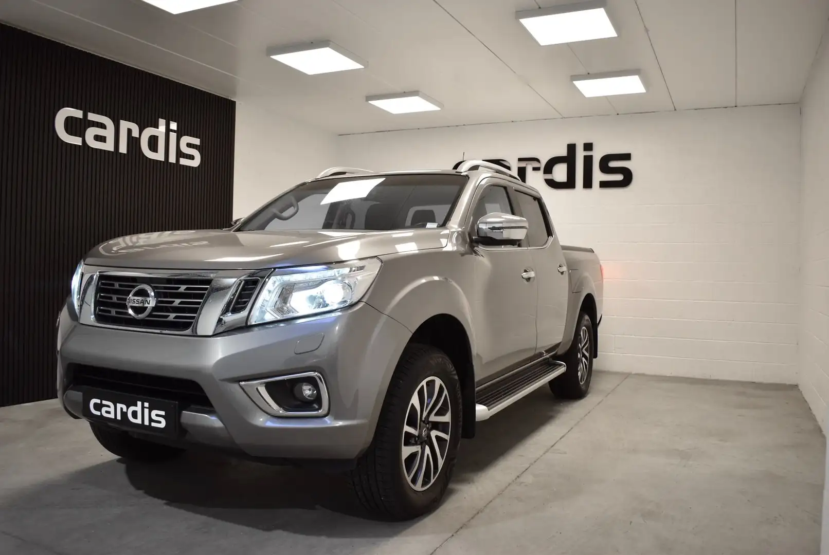 Nissan Navara 2.5 dCi 4x4 Gris - 1