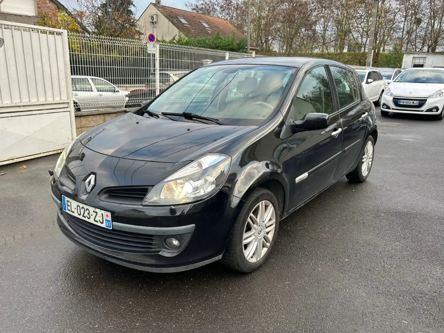 Renault Clio Clio 2.0 16V 140 Initiale Proactive A Noir - 1