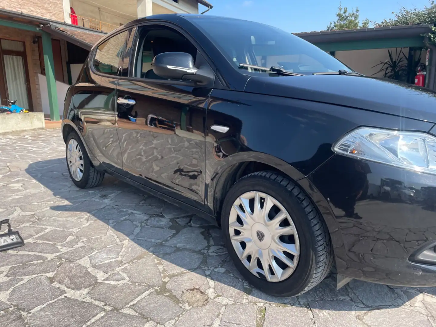 Lancia Ypsilon 1.2 69 CV 5 porte S&S Platinum neopatentati Nero - 2