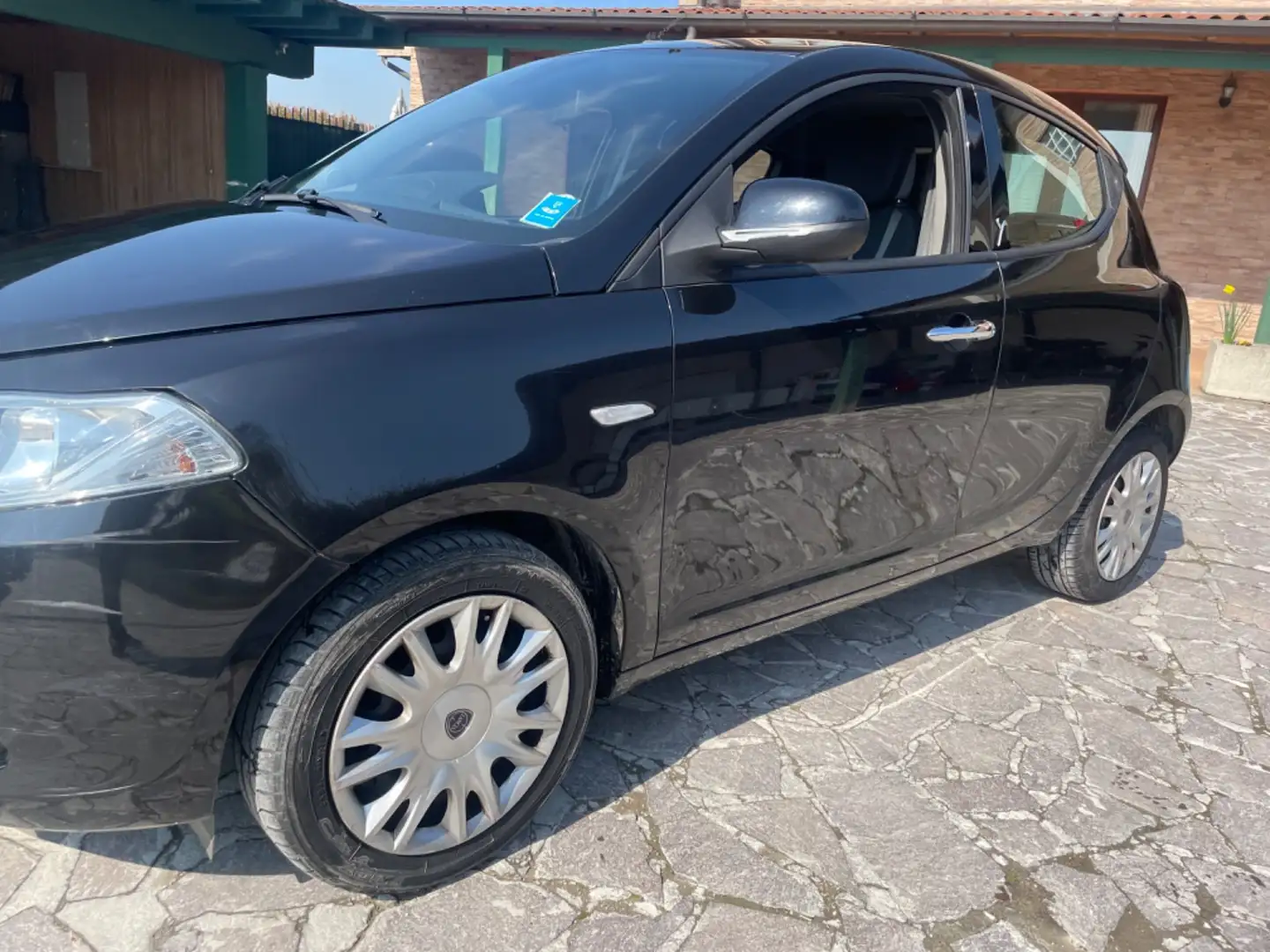 Lancia Ypsilon 1.2 69 CV 5 porte S&S Platinum neopatentati Nero - 1