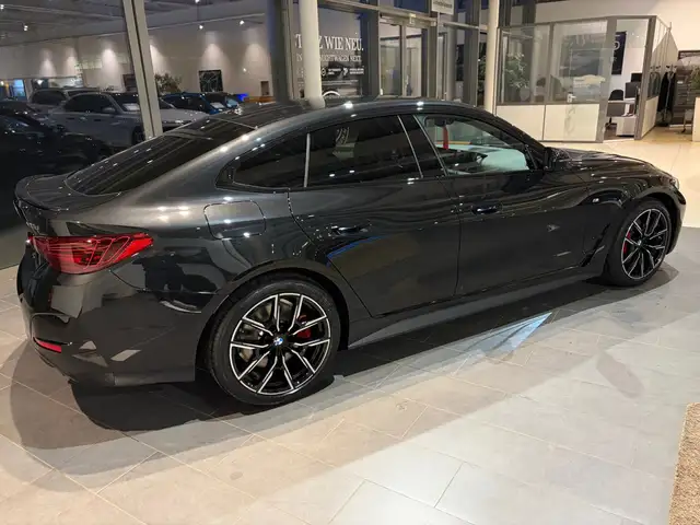 BMW 4 Series view 10