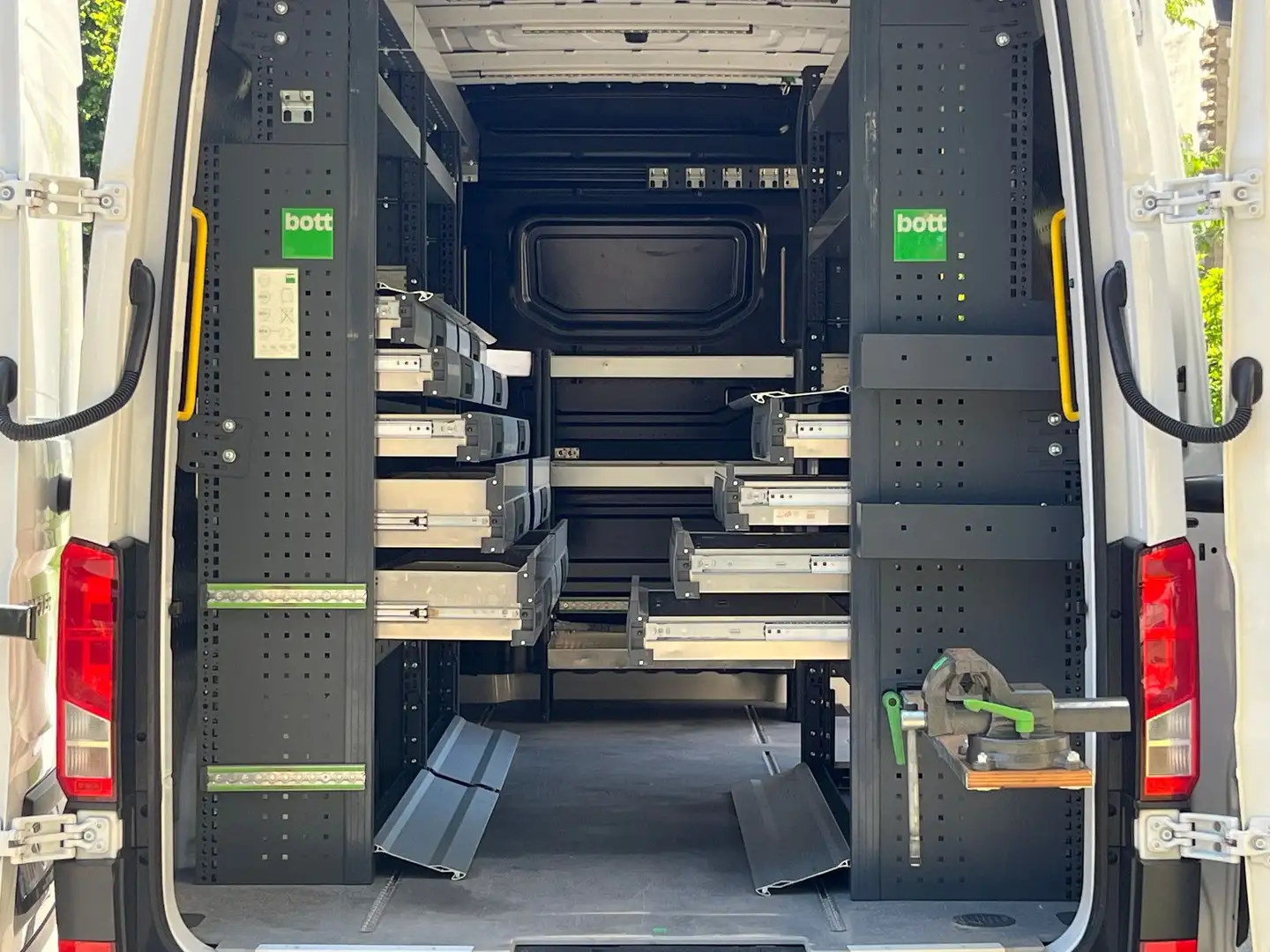 Volkswagen Crafter CRAFTER 2.0 TDI BOTT REGALS. STANDHZG. NAVI PDC Weiß - 1