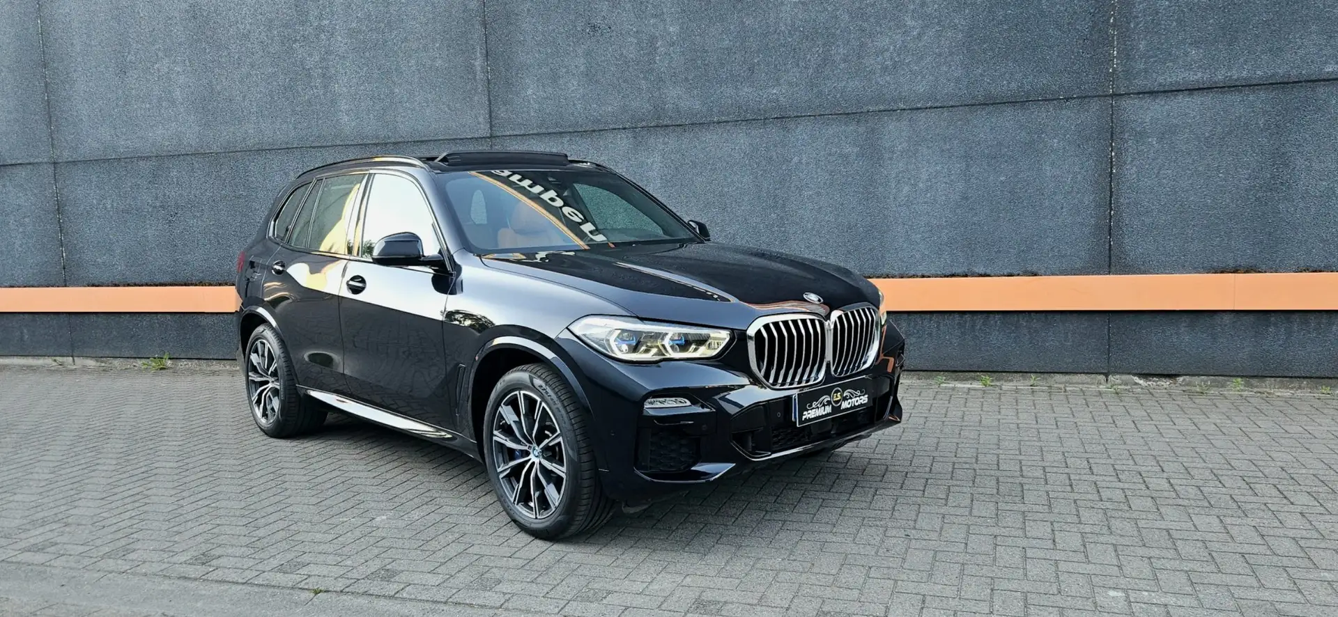 BMW X5 xDrive45e M PACK/LASER/PANO/SOFTCLOSE/H&K/MEGA FUL Schwarz - 1