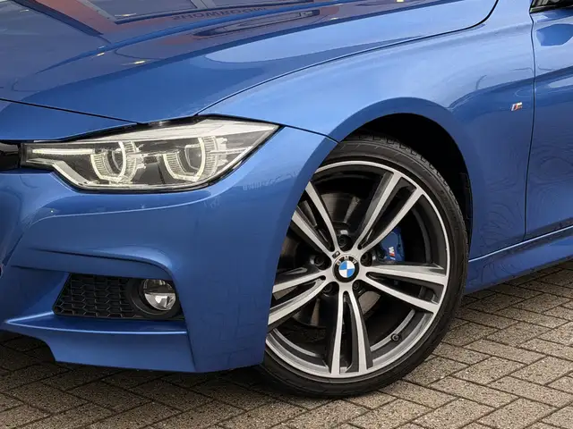 BMW 3 Series view 6