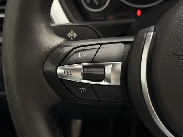 BMW 3 Series view 20