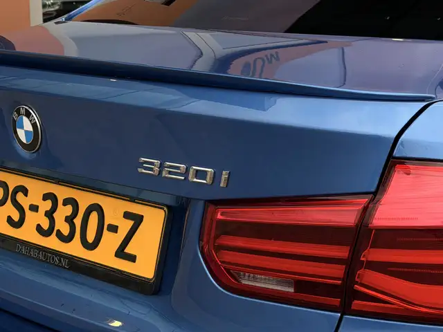 BMW 3 Series view 13