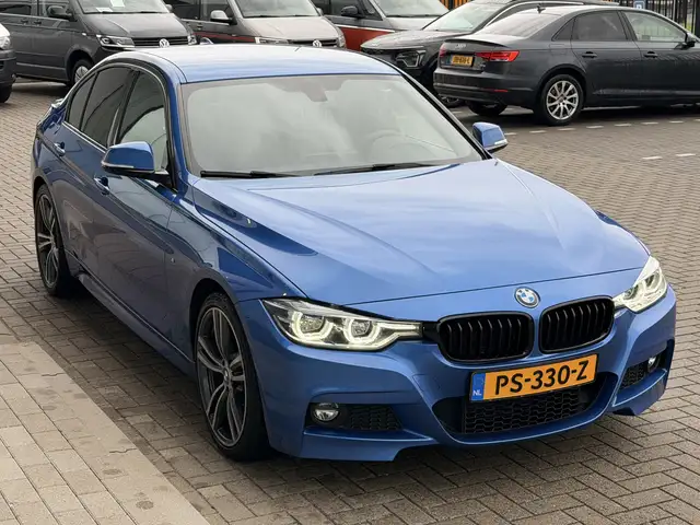 BMW 3 Series view 10