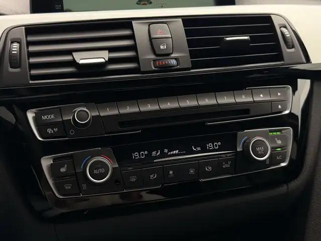BMW 3 Series view 24