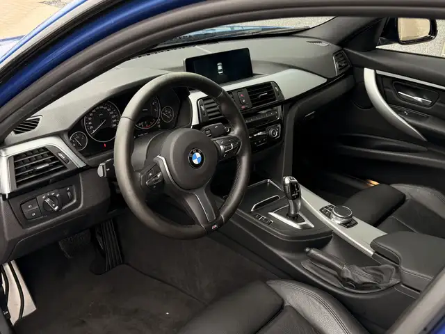 BMW 3 Series view 2