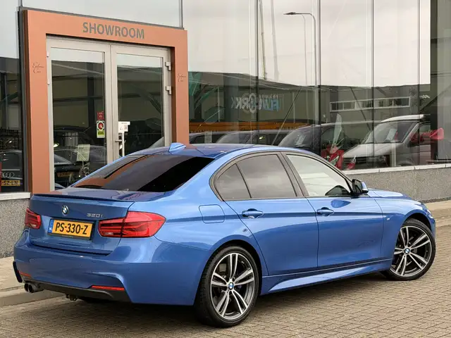 BMW 3 Series view 14