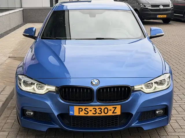 BMW 3 Series view 9