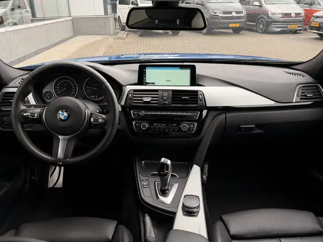 BMW 3 Series view 18