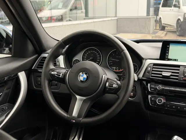 BMW 3 Series view 19