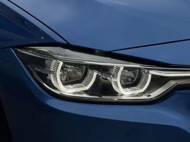 BMW 3 Series view 11