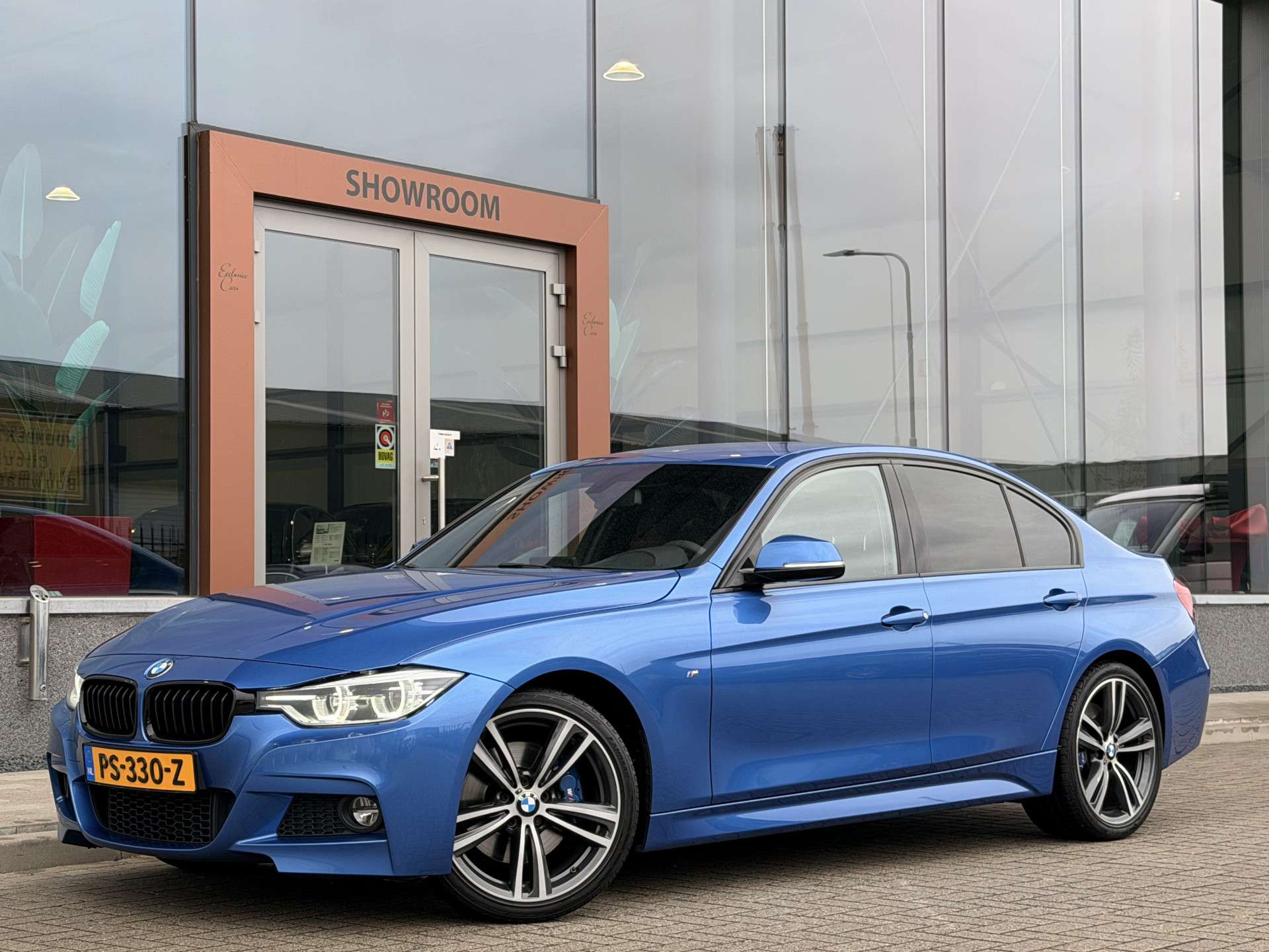 BMW 320