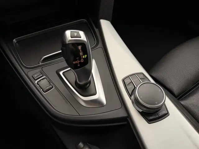 BMW 3 Series view 23