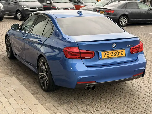 BMW 3 Series view 15