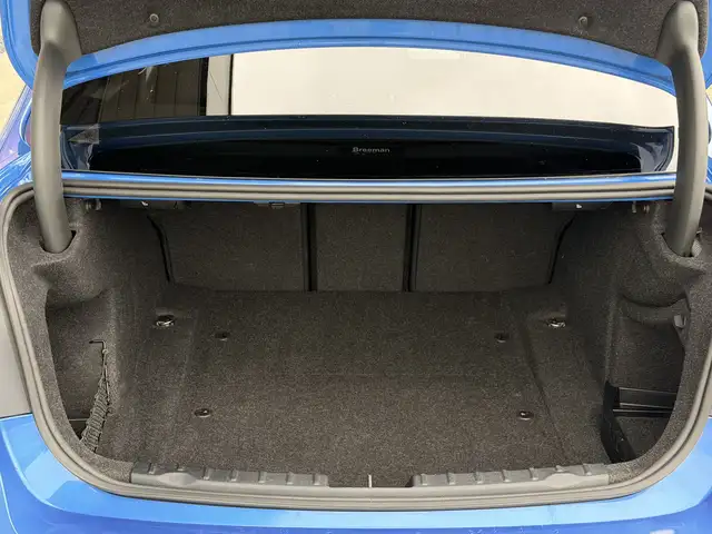 BMW 3 Series view 17