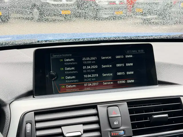 BMW 3 Series view 28