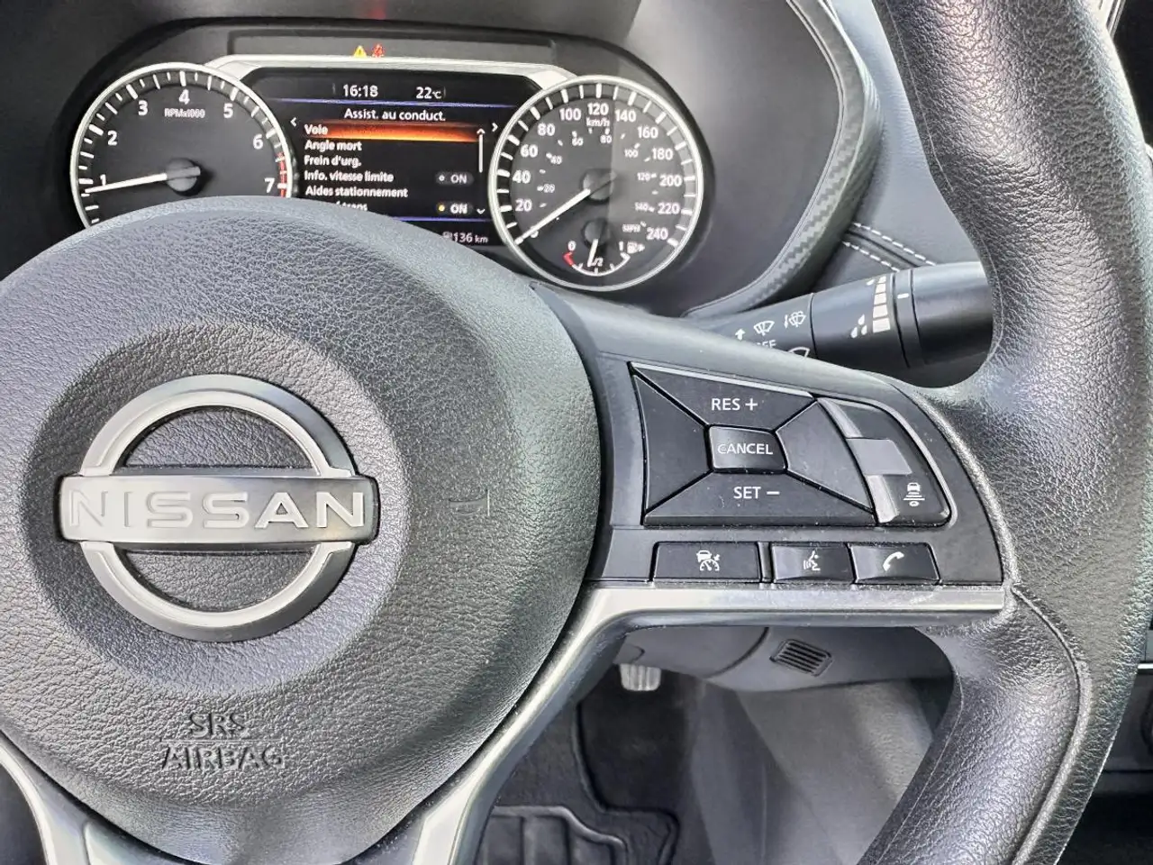 Nissan Sentra photo Nissan Sentra