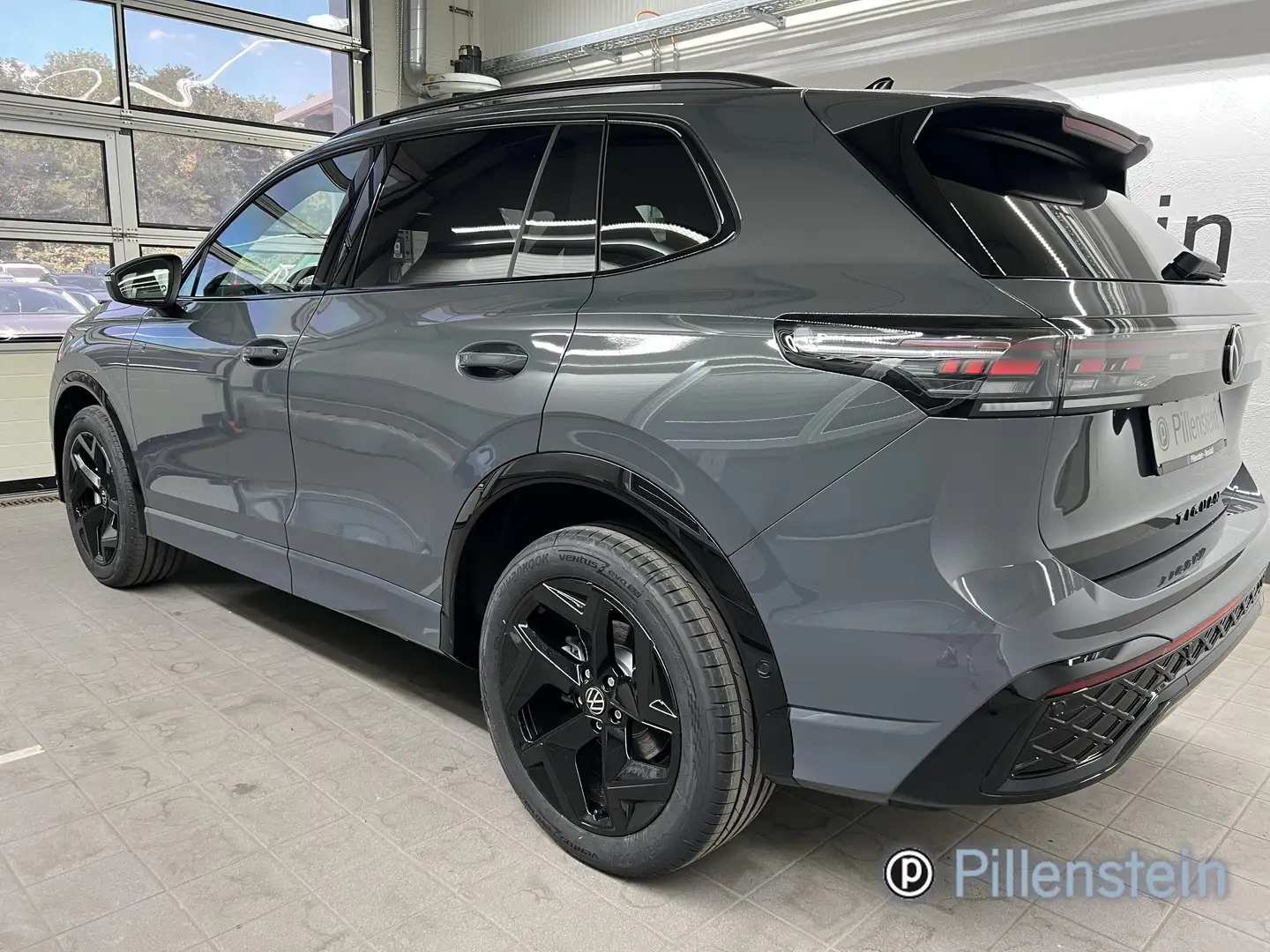 Volkswagen Tiguan TDI DSG R-LINE/BLACK AHK+MATRIX+KOMFORT+AREA Grau - 2