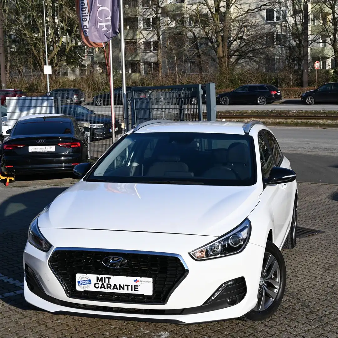 Hyundai i30 YES! 1.4 Navi Sitz/Lenkradhz CAM DAB+ Spurh. Weiß - 2