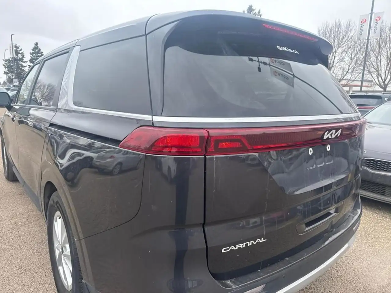 Kia Carnival снимка Kia Carnival