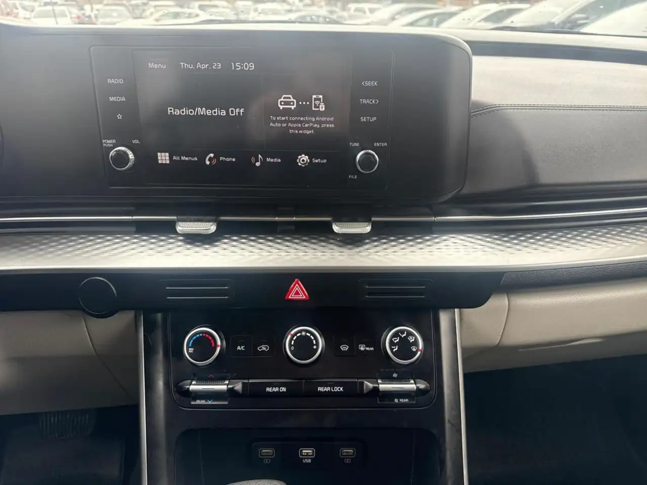 Kia Carnival снимка Kia Carnival