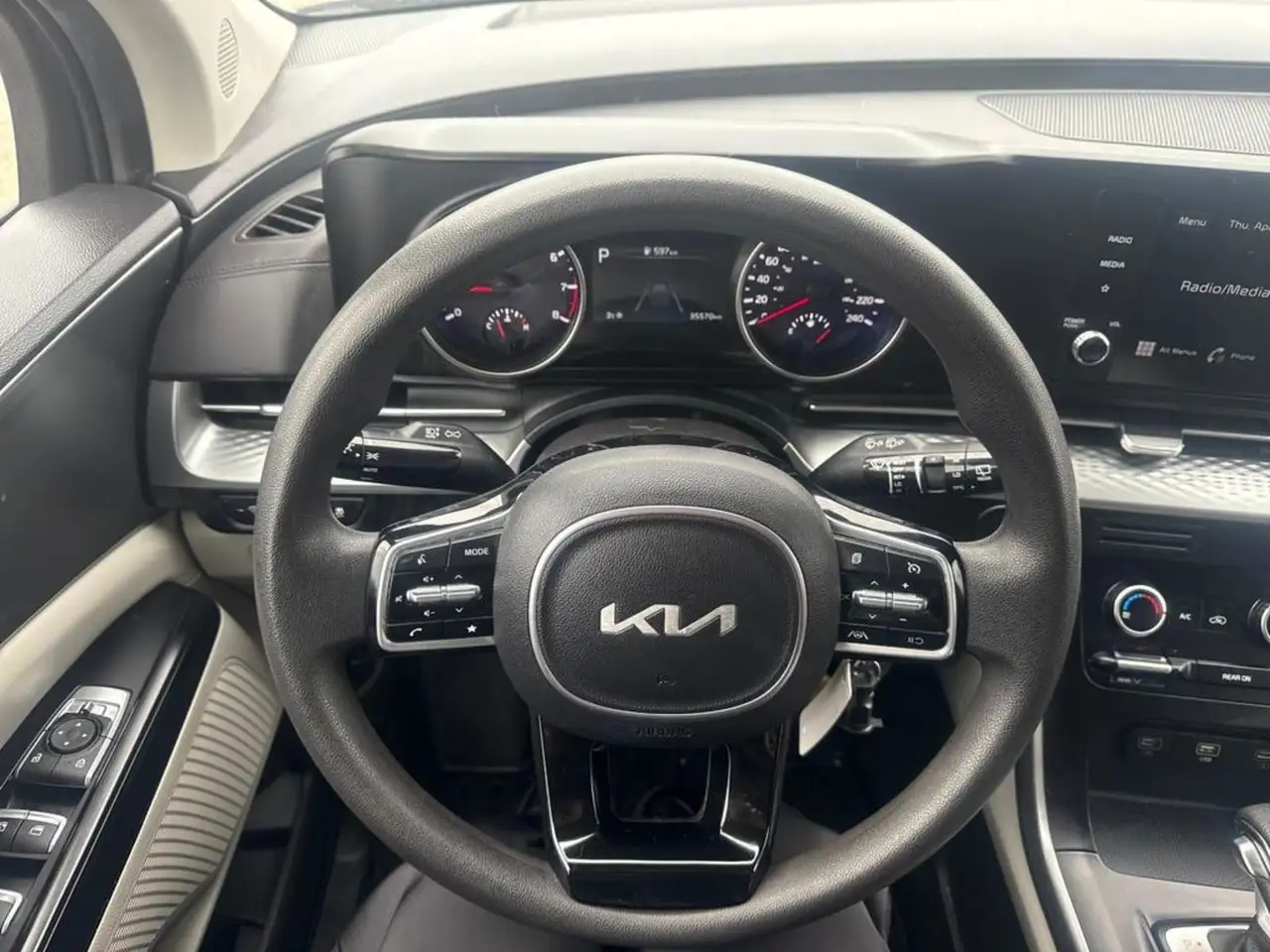 Kia Carnival снимка Kia Carnival