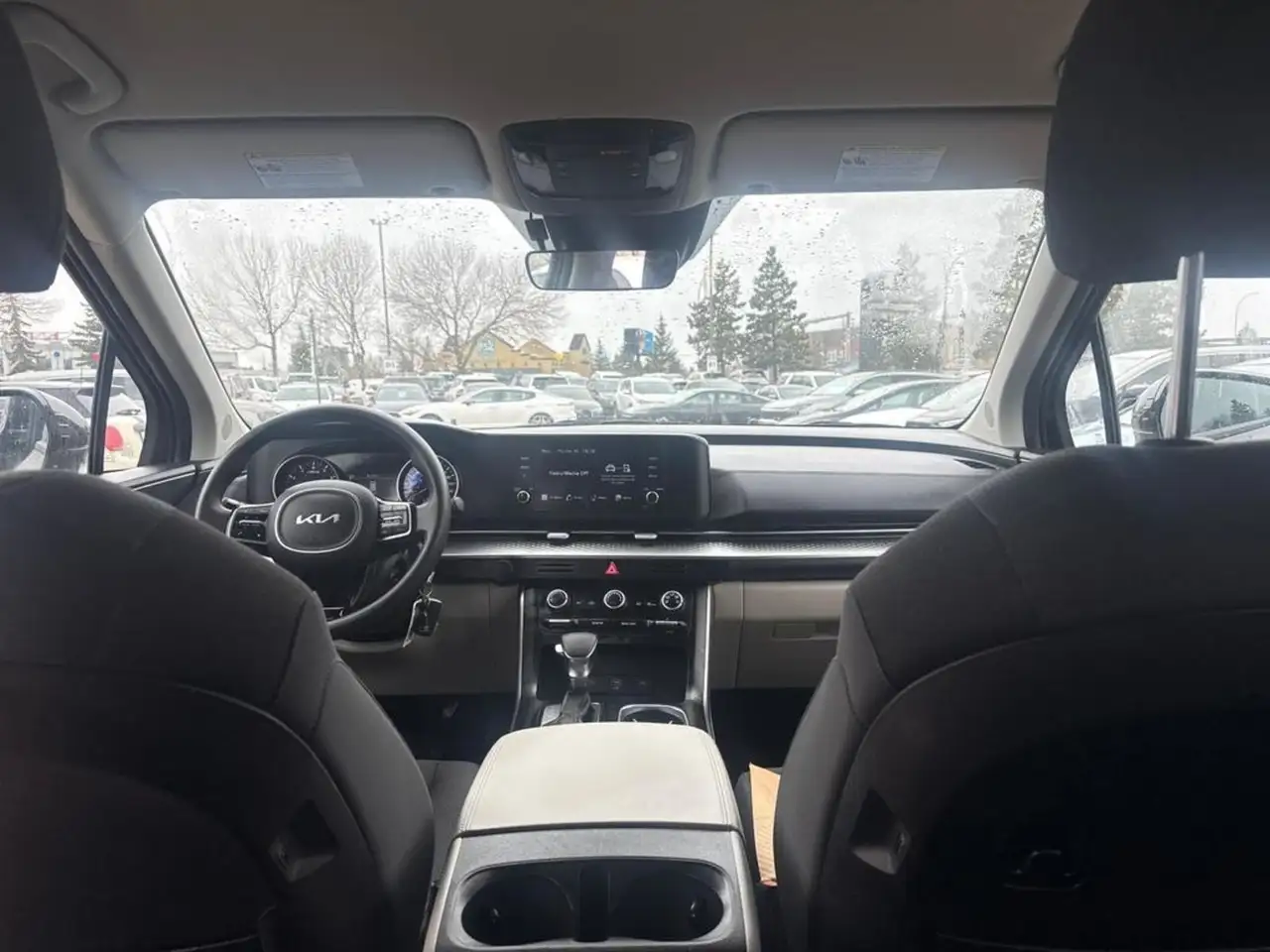 Kia Carnival снимка Kia Carnival