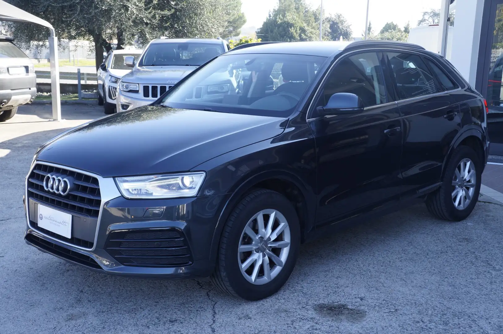 Audi Q3 2.0 TDI 120 CV Business Grigio - 1