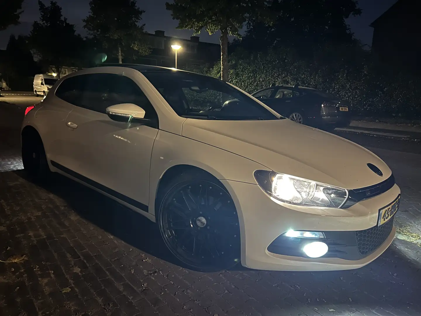 Volkswagen Scirocco 2.0 TSI R Line Automaat 265PK NAP Wit - 1