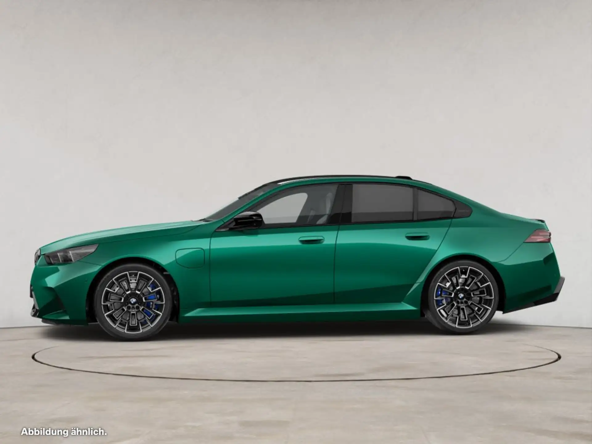 BMW M5 Sedan 2026 초록 사진 3