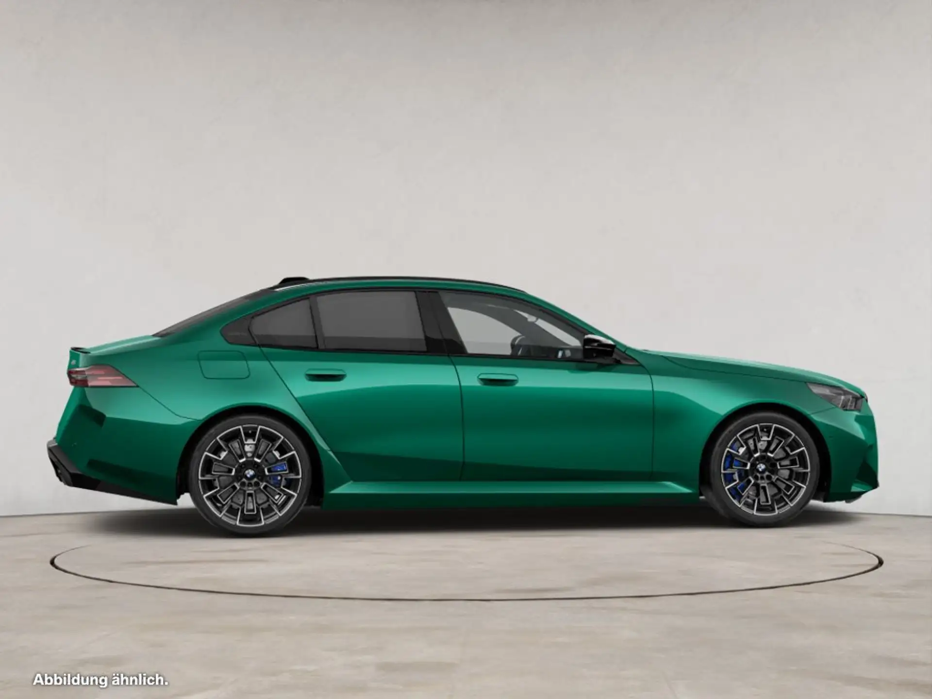 BMW M5 Sedan 2026 초록 사진 6