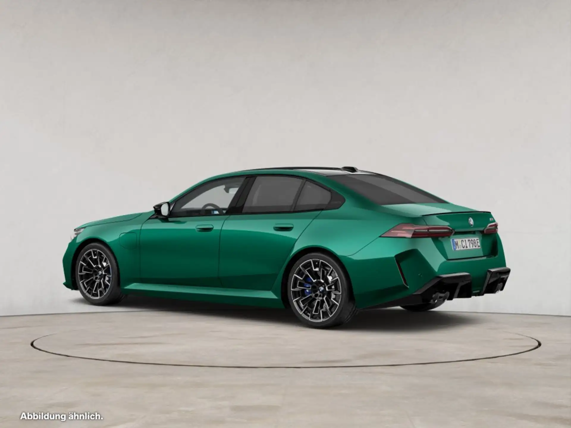 BMW M5 Sedan 2026 초록 사진 4