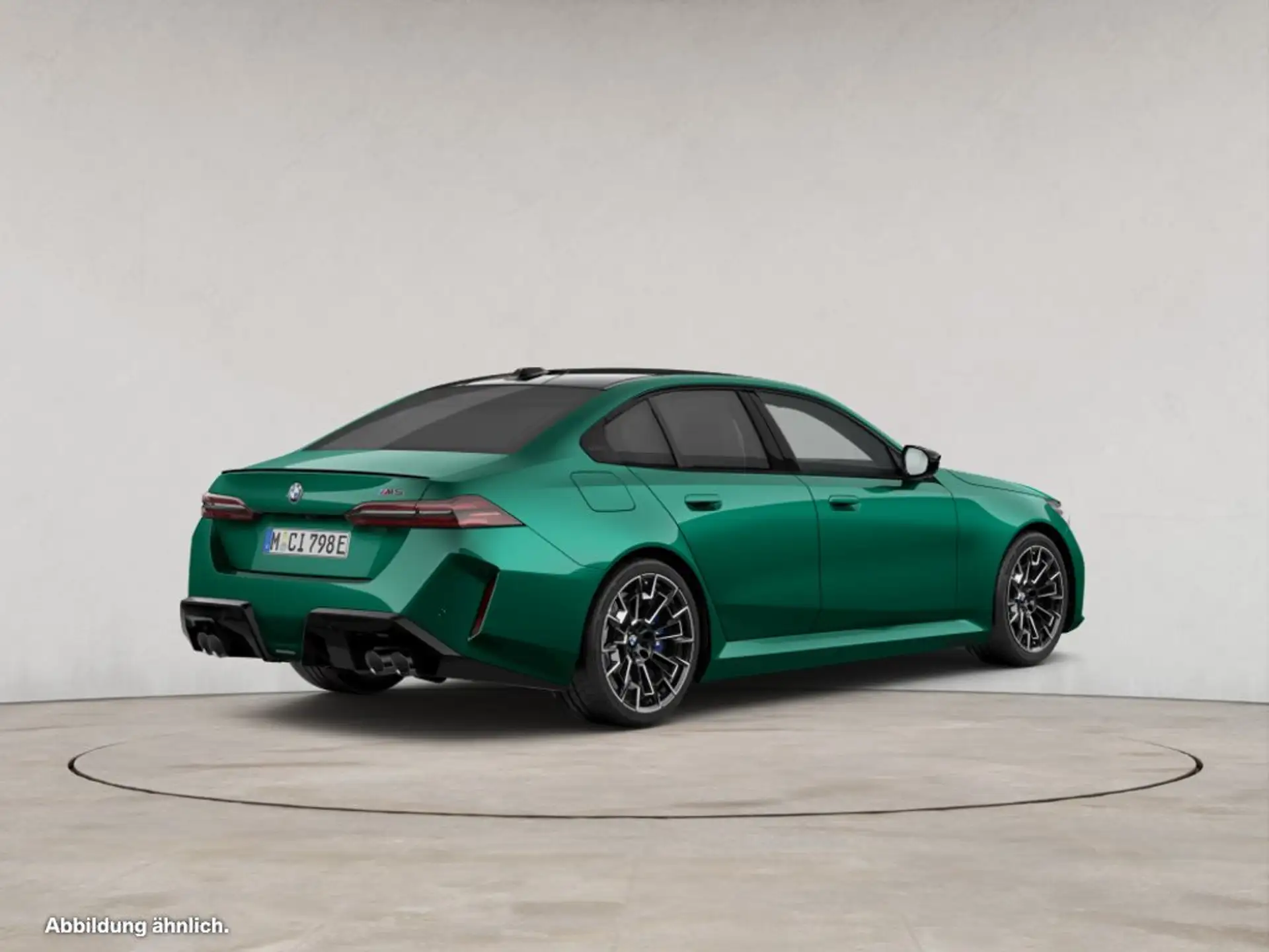 BMW M5 Sedan 2026 초록 사진 2