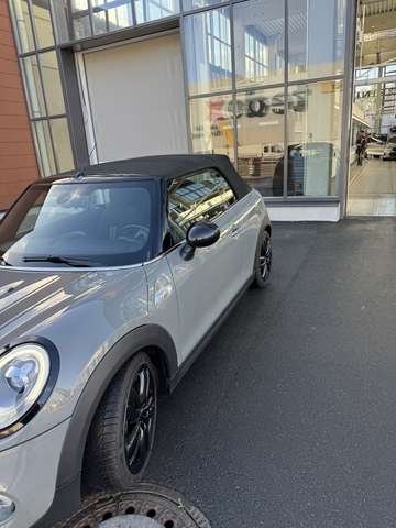 MINI Cooper S Sidewalk