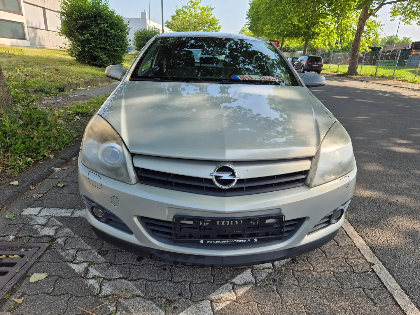Opel Astra GTC 1.6 Grau - 2