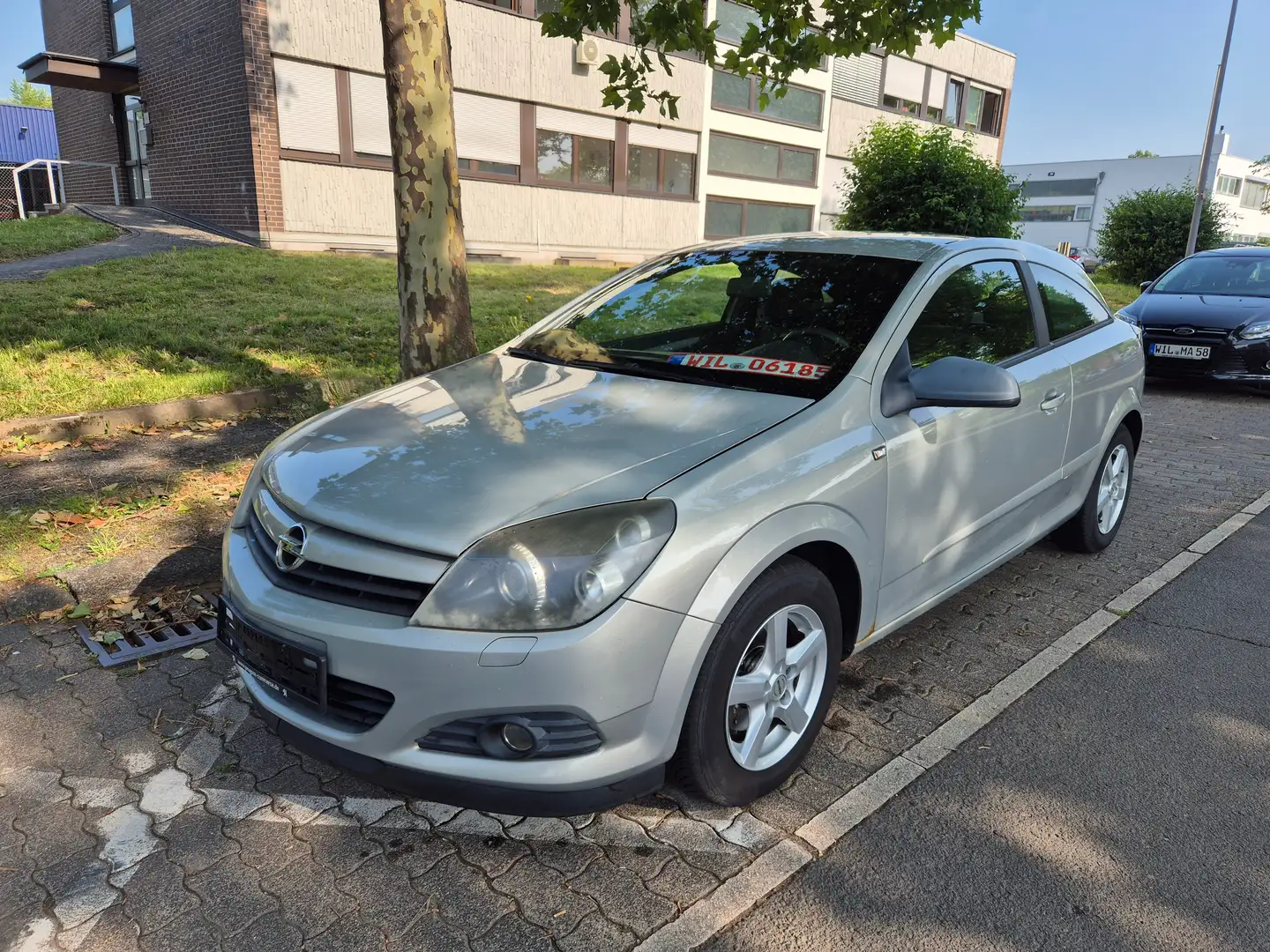 Opel Astra GTC 1.6 Grau - 1