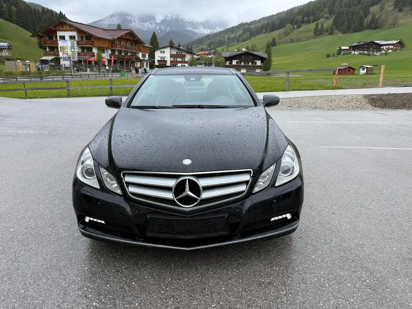 Mercedes-Benz E 350 E 350 CGI BlueEfficiency Aut. Schwarz - 2