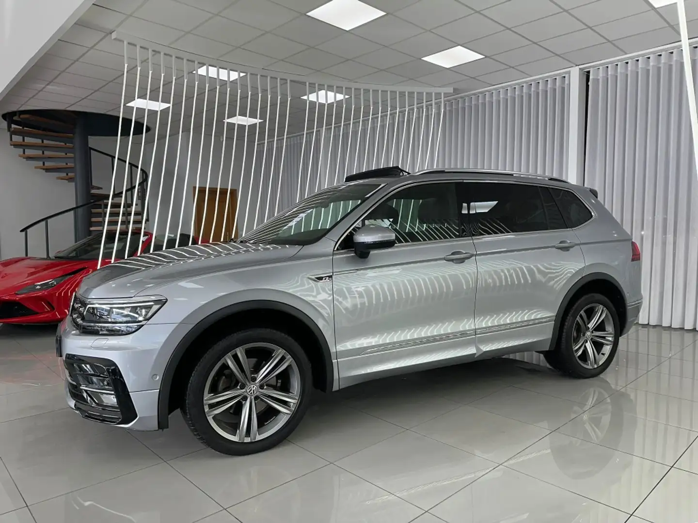 Volkswagen Tiguan Allspace 2.0TDI Advance 4M DSG 110kW Gris - 2